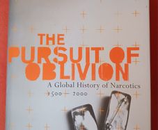 The Pursuit of Oblivion/ A Global History of Narcotics/ 1500 to 2000/Richard Davenport- Hines/ 2001
