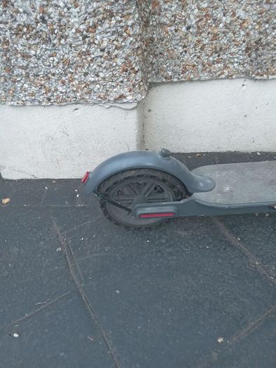 Electric scooter