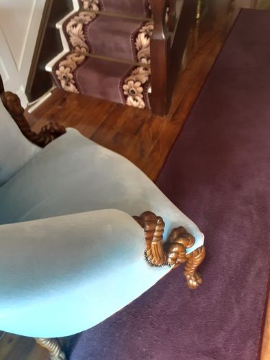 Pair of blue velvet buttoned armchairs with twisted wooden legs immaculate