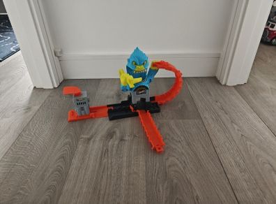 Hot wheels city track