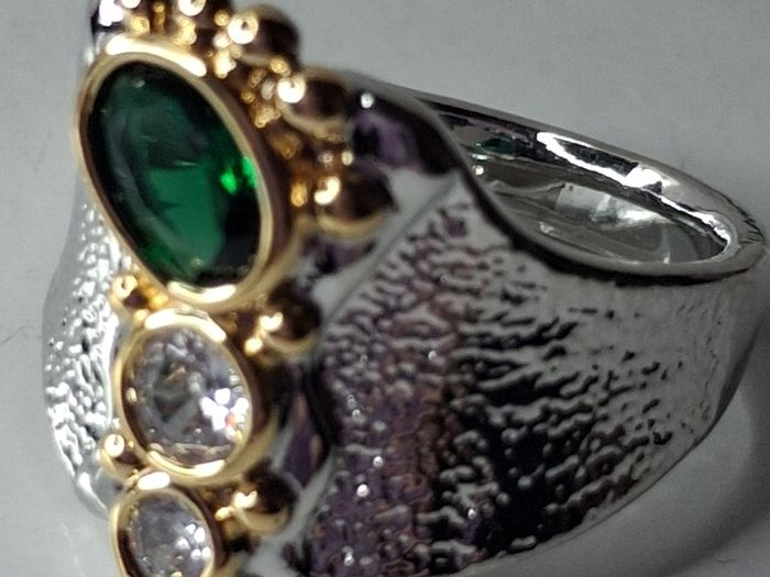 Two Tone Centre Gem & Crystal Vintage Ring