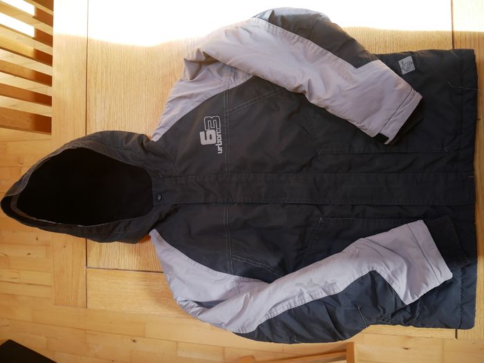 Boys jacket. Age 10 yrs/140cm. Dark grey.