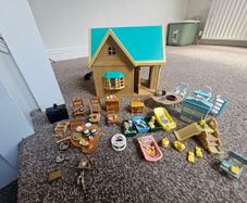 Sylvanian Families applewood Cottage plus bits