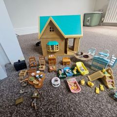 Sylvanian Families applewood Cottage plus bits