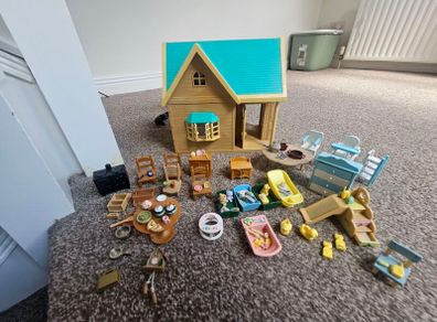 Sylvanian Families applewood Cottage plus bits