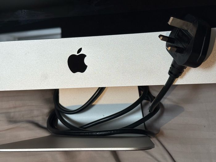 Apple iMac 21.5 inch Mid 2011 Core i5 - needs hard drive/OS