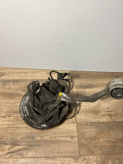 Bmw E92 O/s Front Right Driver Side Leg Complete With Wheel Knuckle Hub
