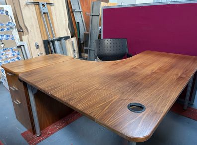 office desks Dark wood 2 with Pedastels
