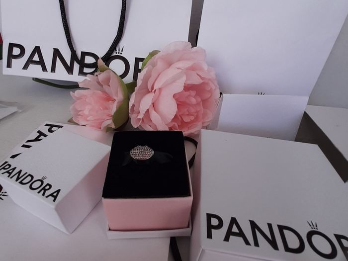 New genuine pandora lips charm