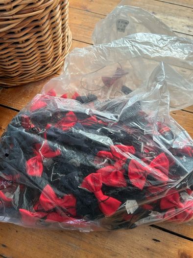 200 + new bow ties/dicky bows on elastic fancy dress party events
