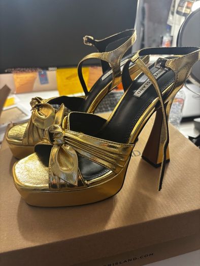 Gold river island shoes