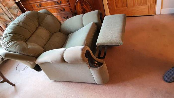 Free recliner chair