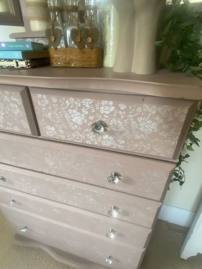 chest of drawers