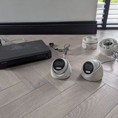 Hikvision - Camera x2 & DVR