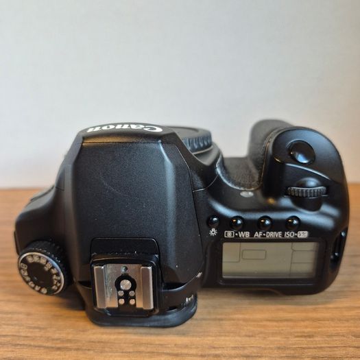 Canon EOS 40D DSLR Camera Kit - 18-55mm IS Lens, 32GB CF Card & USB-C Reader - Complete Setup