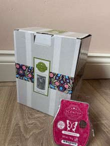 Scentsy plug in wax warmer