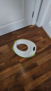Kid's toilet seat