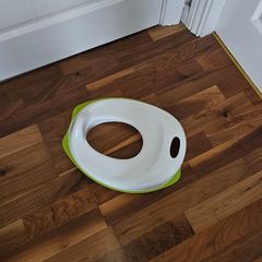 Kid's toilet seat
