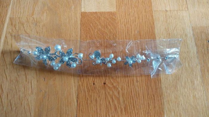 hairband, hair clip