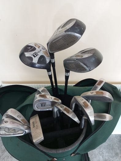 Dunlop golf clubs. Right handed clubs