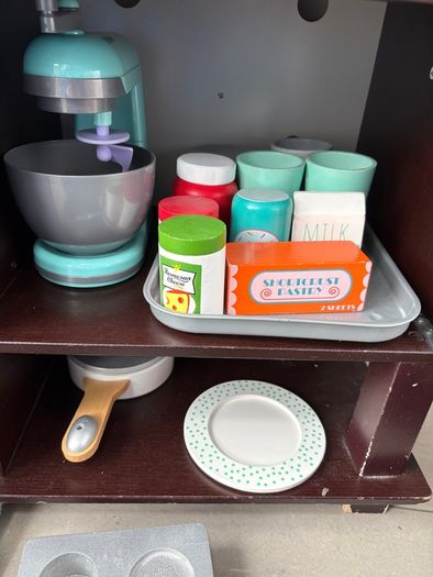 Toy kitchen / FREE