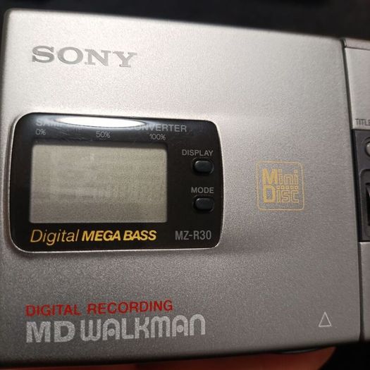 Sony MZ-R30 MiniDisc player from 1997