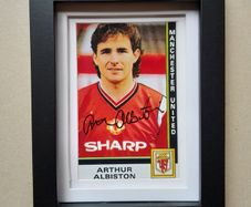 Manchester United autograph Arthur Albiston