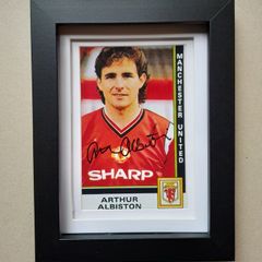 Manchester United autograph Arthur Albiston