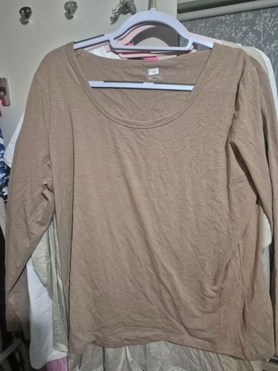 Tops size xl. All brand new some without tag. E2 each pr can do bundle on all