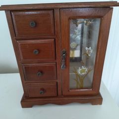 Jewellery box..Wooden Vintage