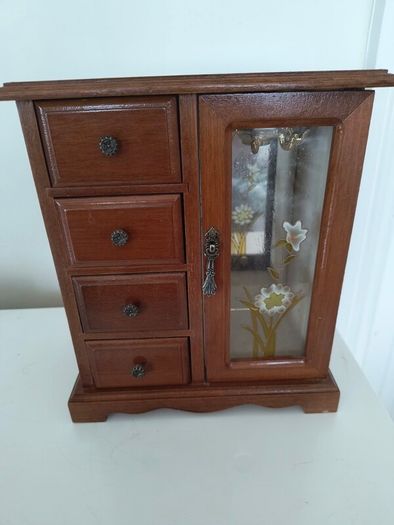 Jewellery box..Wooden Vintage