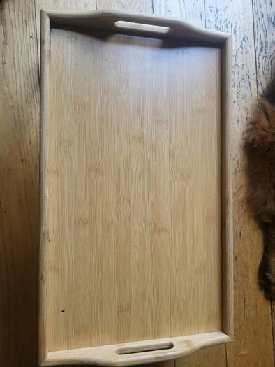 Tray with foldable legs
