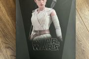 Hot Toys Star Wars Rey The Force Awakens