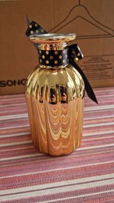 12 x small gold vases