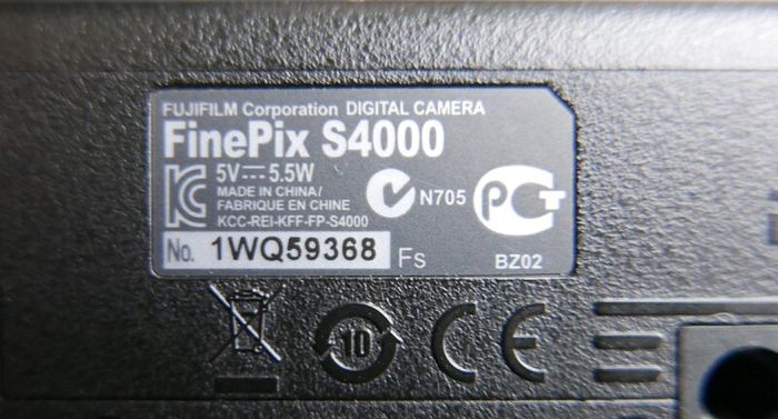 Fuji Fujifilm Finepix S S4000 bridge travel super zoom 30x 24mm wide 14mp camera +SD Card, works well