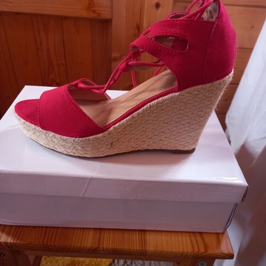 Beauty girls red wedges size 6
