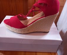 Beauty girls red wedges size 6