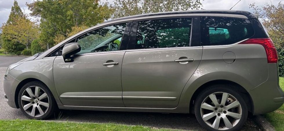 Peugeot 5008 2012