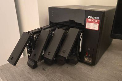 Nas 16tb + Gpu + 10gbe (qnap Ts-x73a)