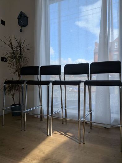 4 Bar Stools