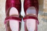 Size UK 1 / EU 33 Pablosky raspberry pink patent leather Mary Jane classic dressy shoes.