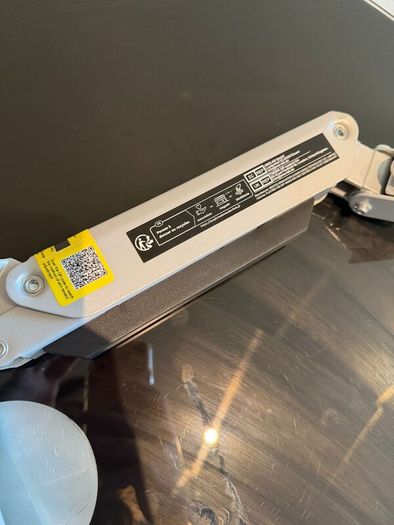 Monitor arm