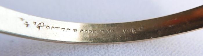 Victorian 9CT Gold B.C.  B. CORE Leaf Engraved Bangle Bracelet, Circa 1878 12,51g