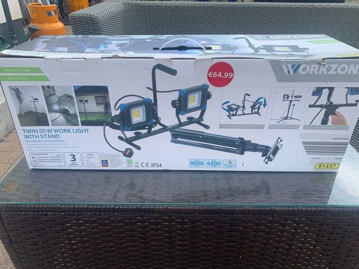 Twin 50 W work light with stand