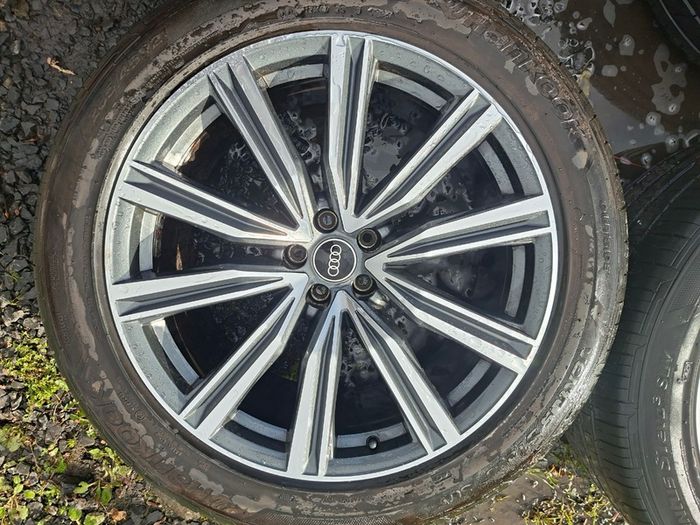 21" Genuine Audi Q8 S Line Alloys with tyres