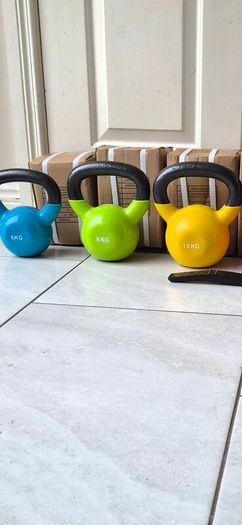 brand new 2x8kilo cast iron kettlebells