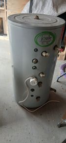 Hot water cylinder