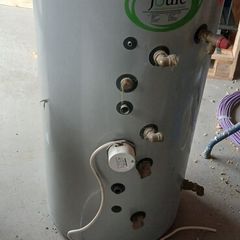 Hot water cylinder