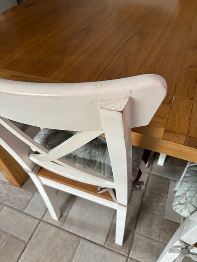 table & chairs