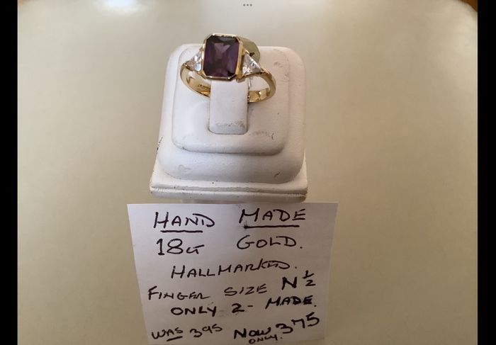 New 18ct Solid Gold Hand Made Cubic Stone Ring